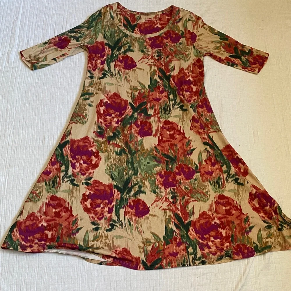 SOFT SURROUNDINGS Floral Print Scoop Neck With 3/4 sleeves And Side Pockets - Picture 5 of 10